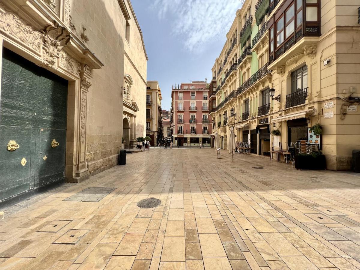 Cozy San Cristobal Apartment In Heart Of Alicante Exterior foto